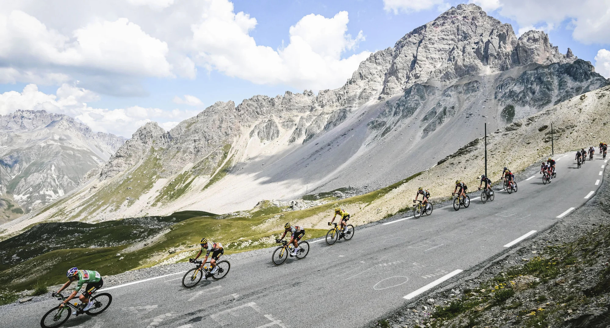 Vong-Xanh-mang-cong-nghe-lop-Duc-Continental-gan-hon-voi-nguoi-dap-xe-viet-nam-02